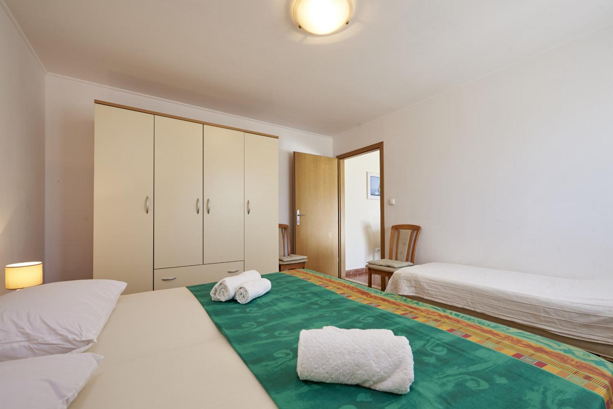 Apartments By The Sea Slatine, Ciovo - 15504 Bilik gambar